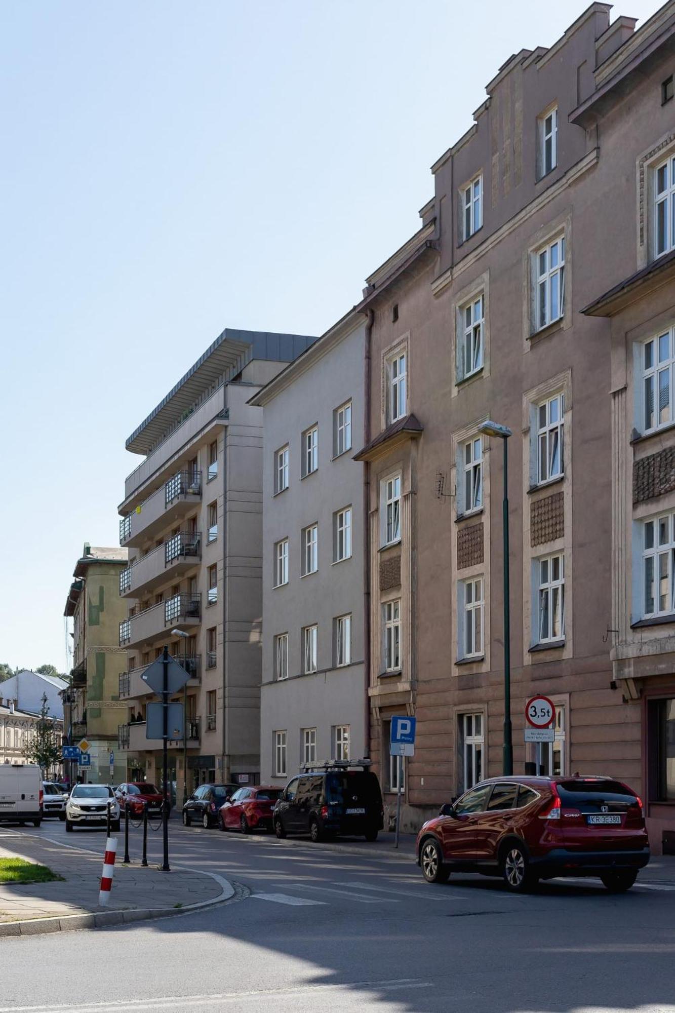 Solna Cracow By Renters Apartment *